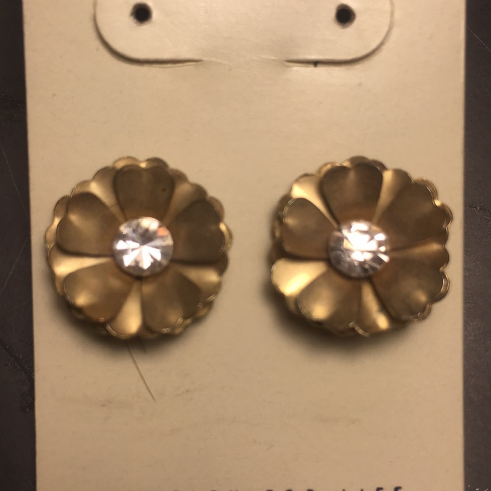 Gold flower stud earrings